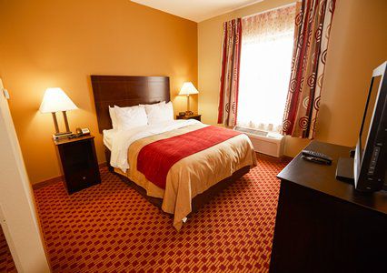 Comfort & West Near Eisenhower Hotel