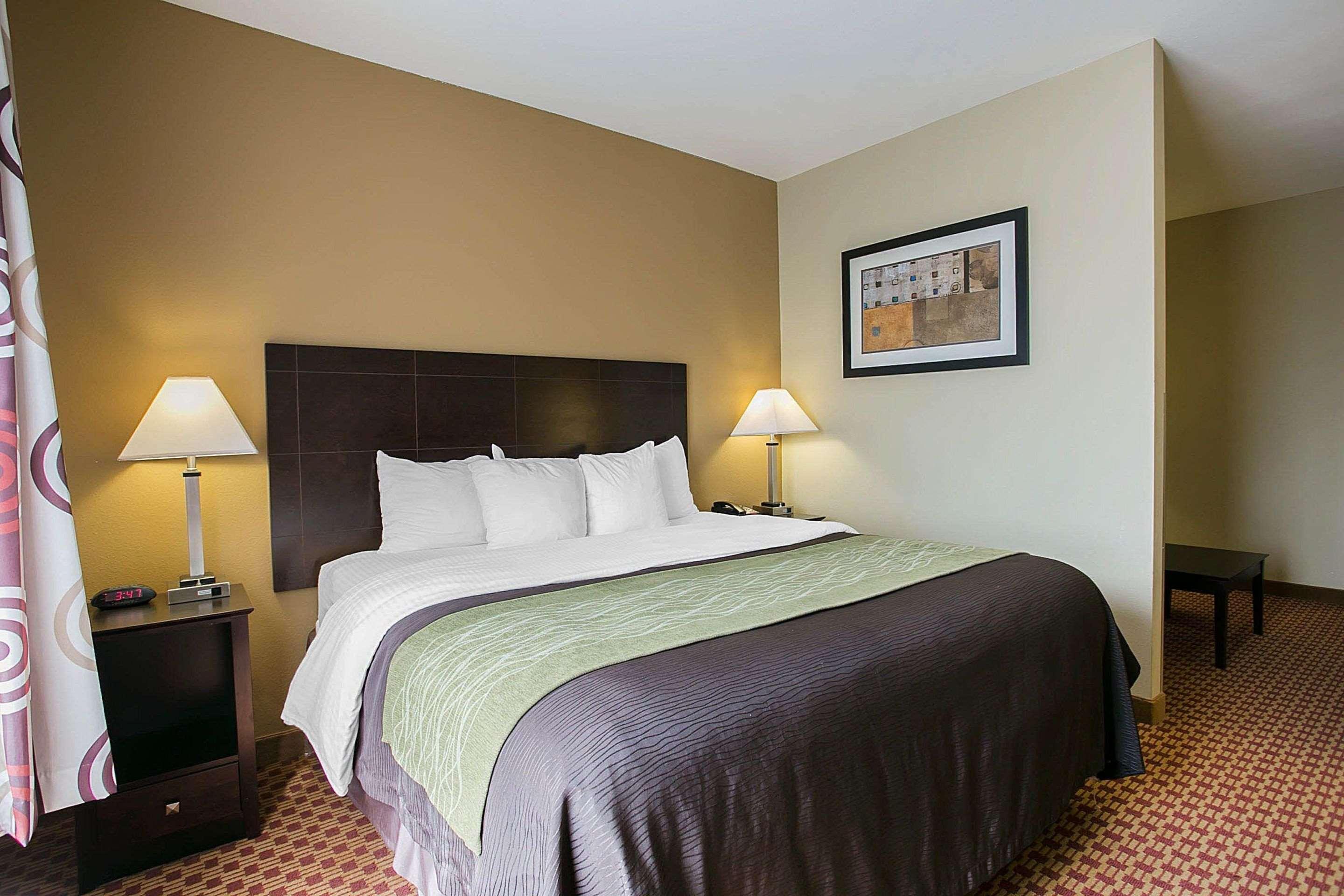 Comfort & West Near Eisenhower Hotel