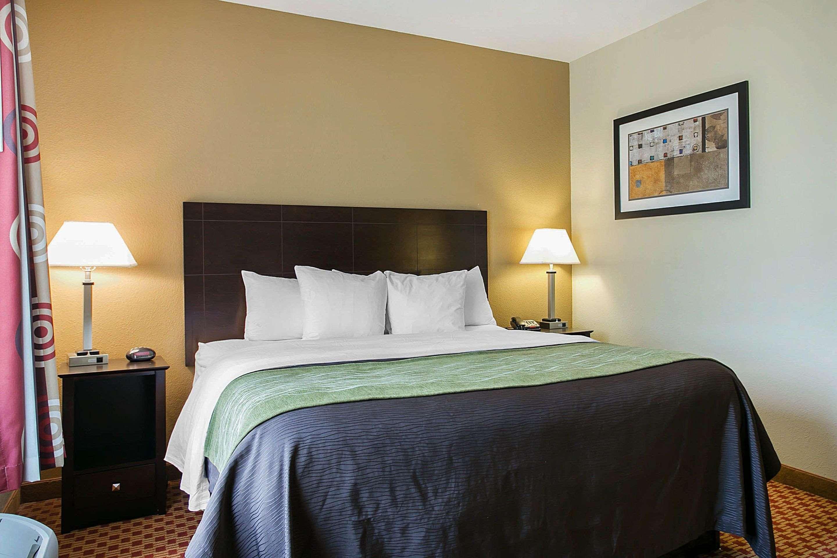 Comfort & West Near Eisenhower Hotel