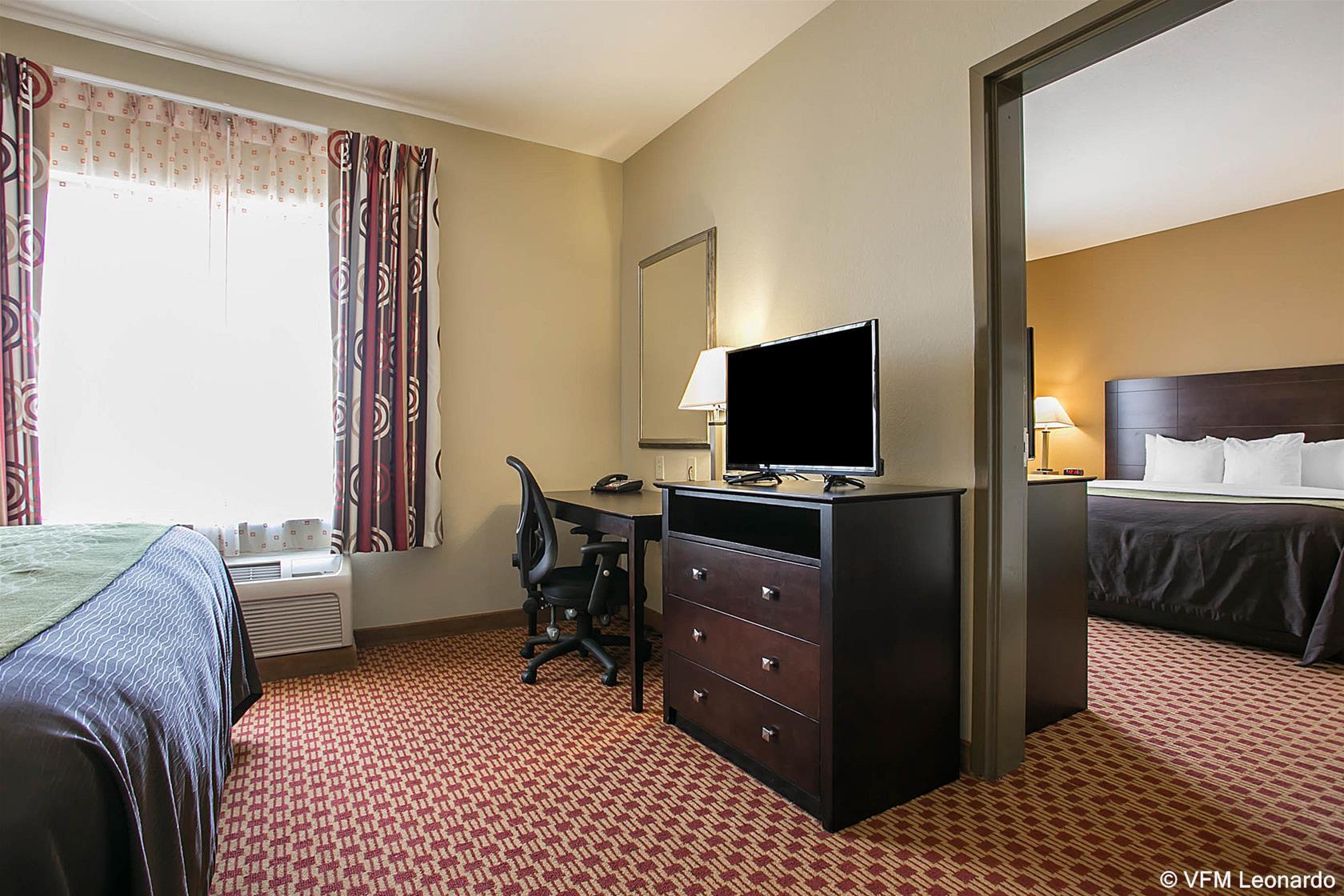 Hotel Comfort & West Near Eisenhower 3*