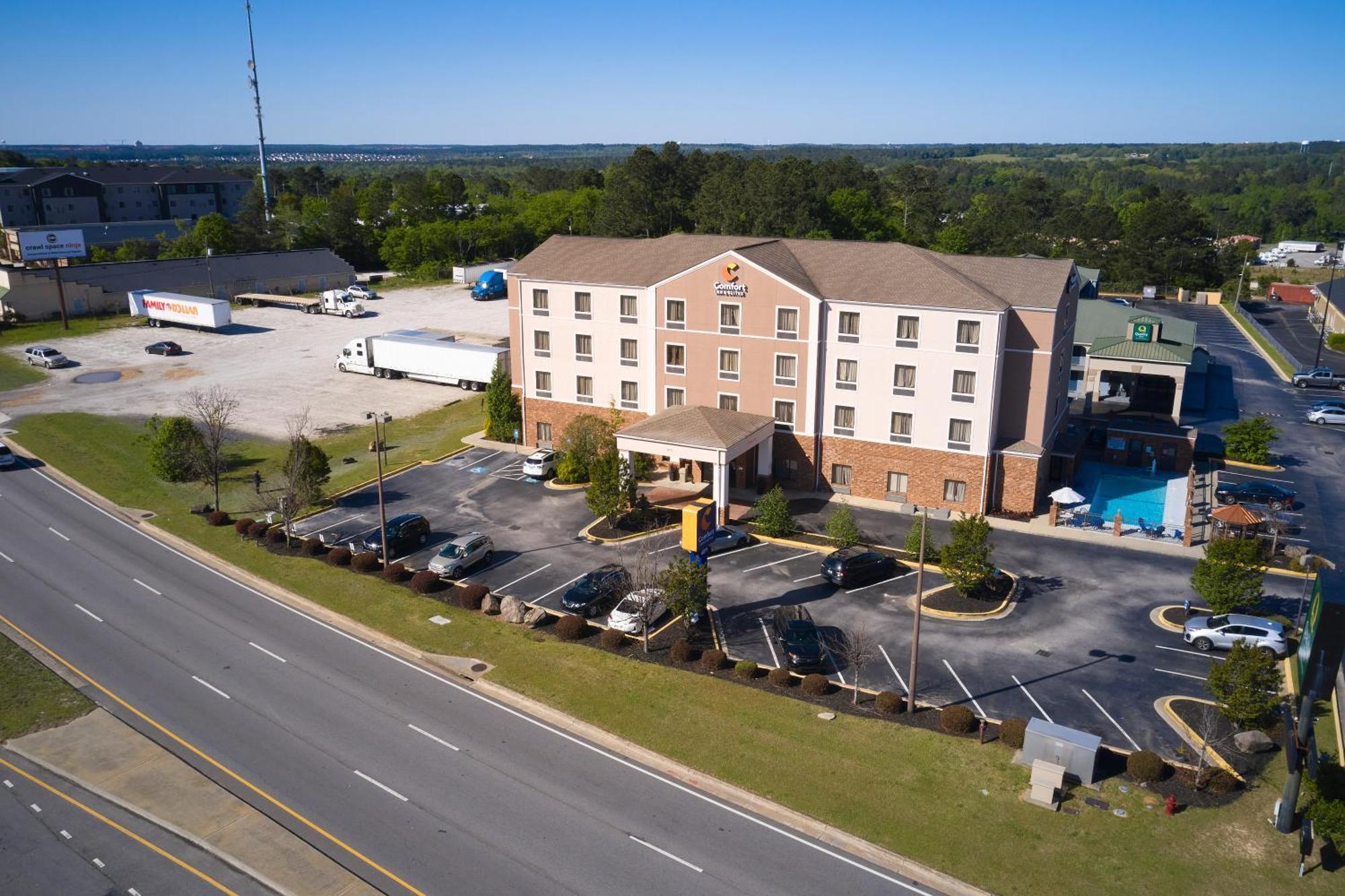 Hotel Comfort & West Near Eisenhower 3*