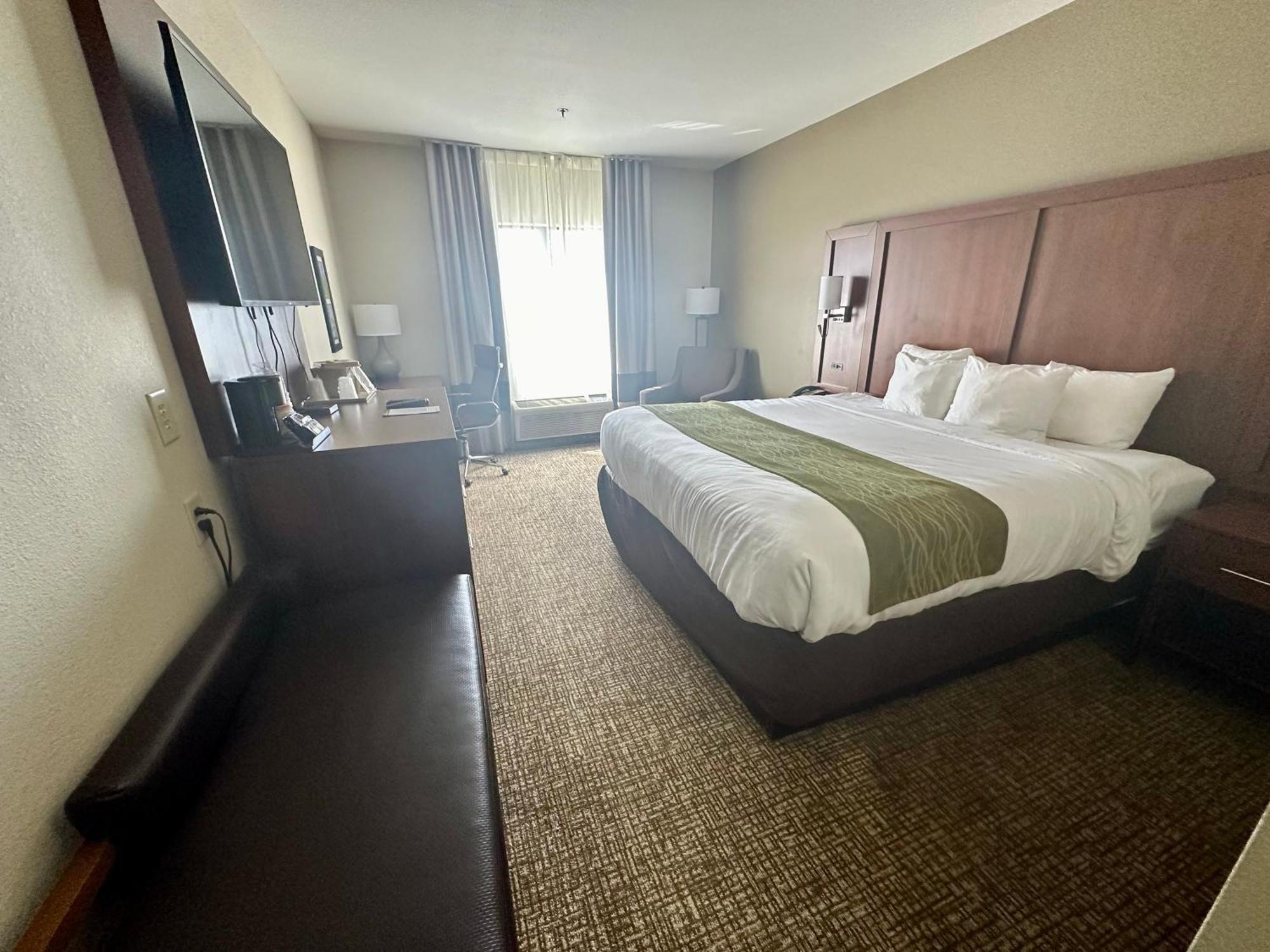 Comfort & West Near Eisenhower Hotel 3*