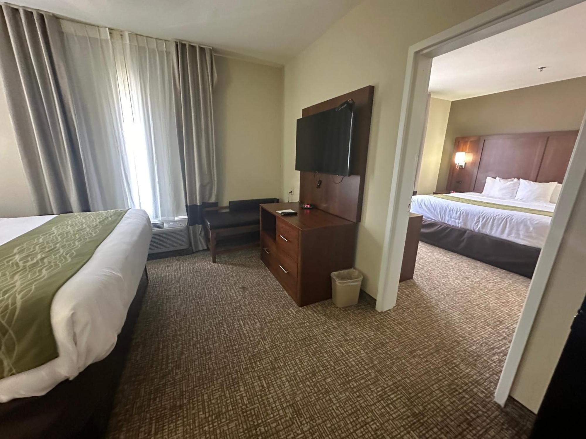 Comfort & West Near Eisenhower Hotel