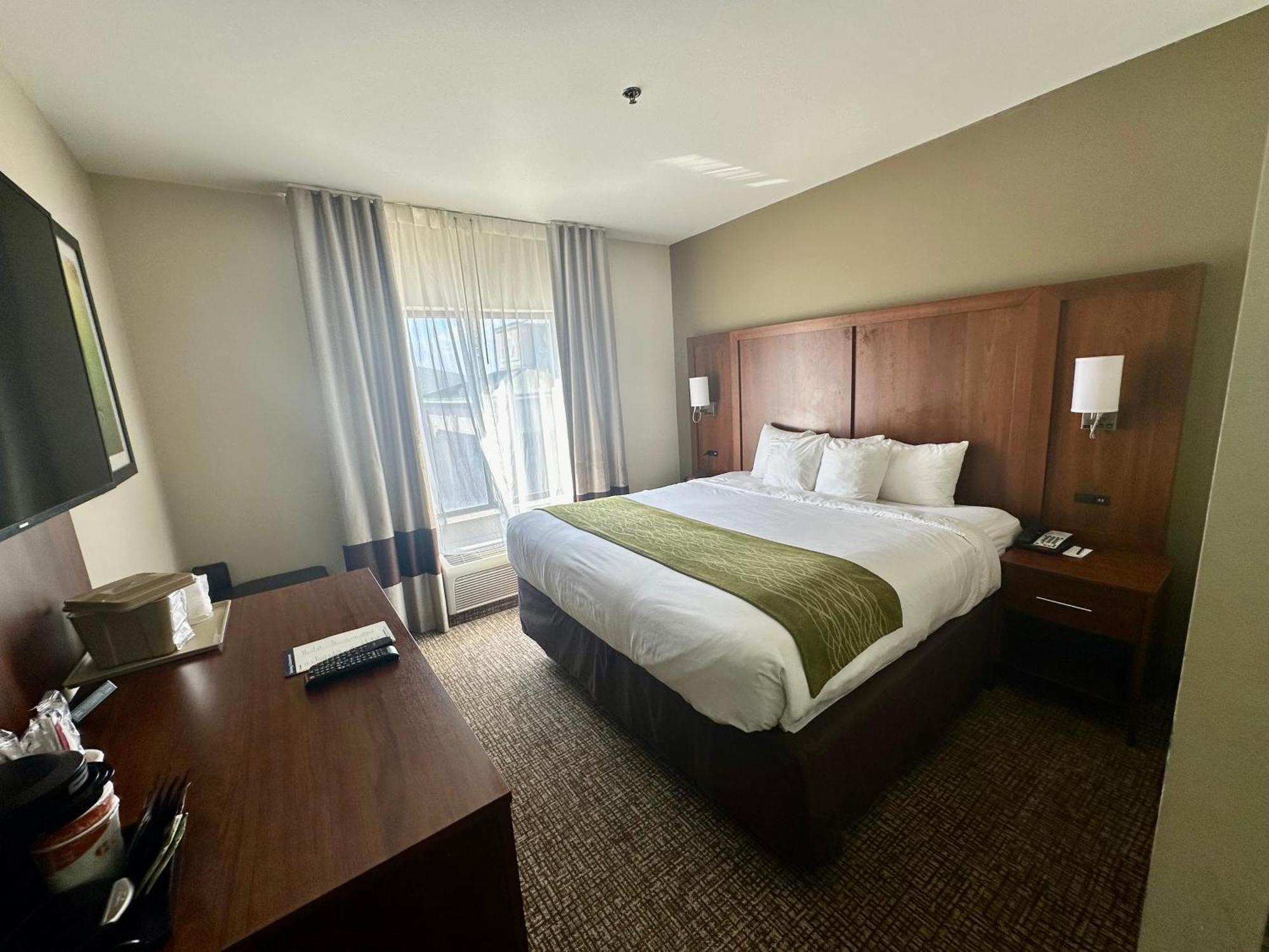 Comfort & West Near Eisenhower 3*
