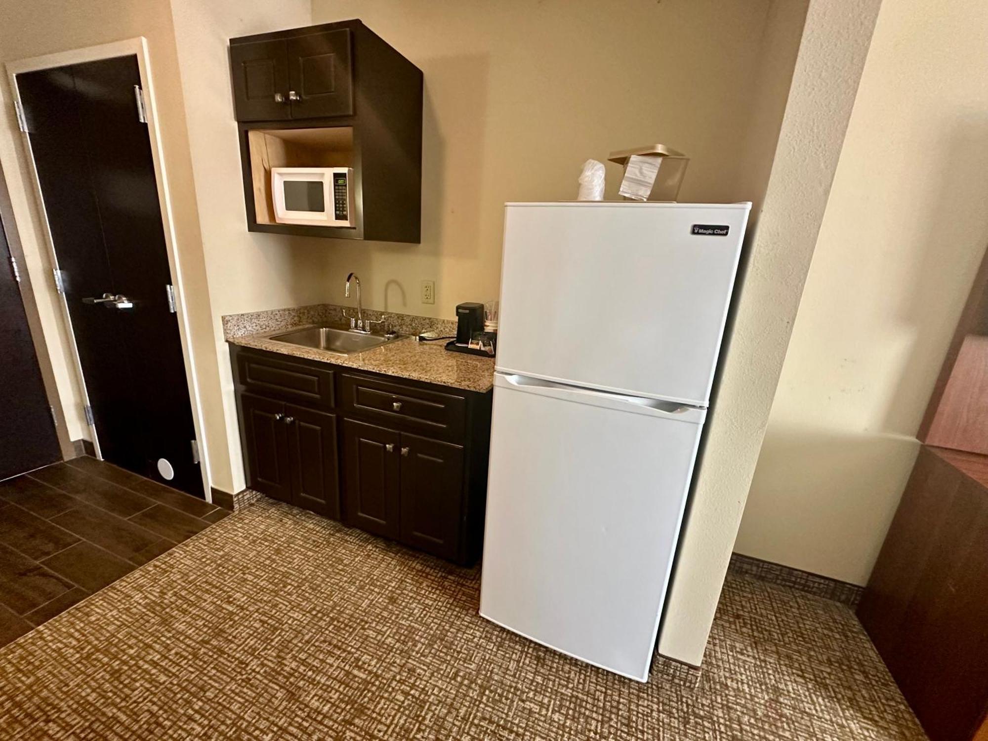 Comfort & West Near Eisenhower 3*