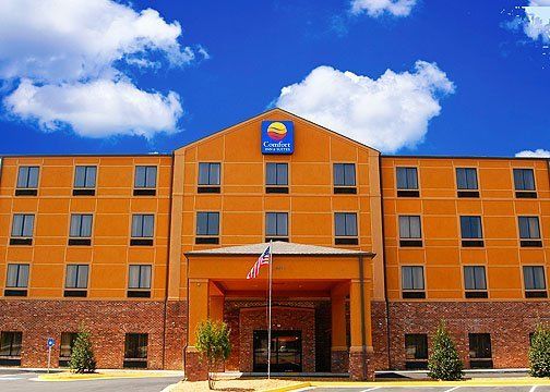 Comfort & West Near Eisenhower 3*