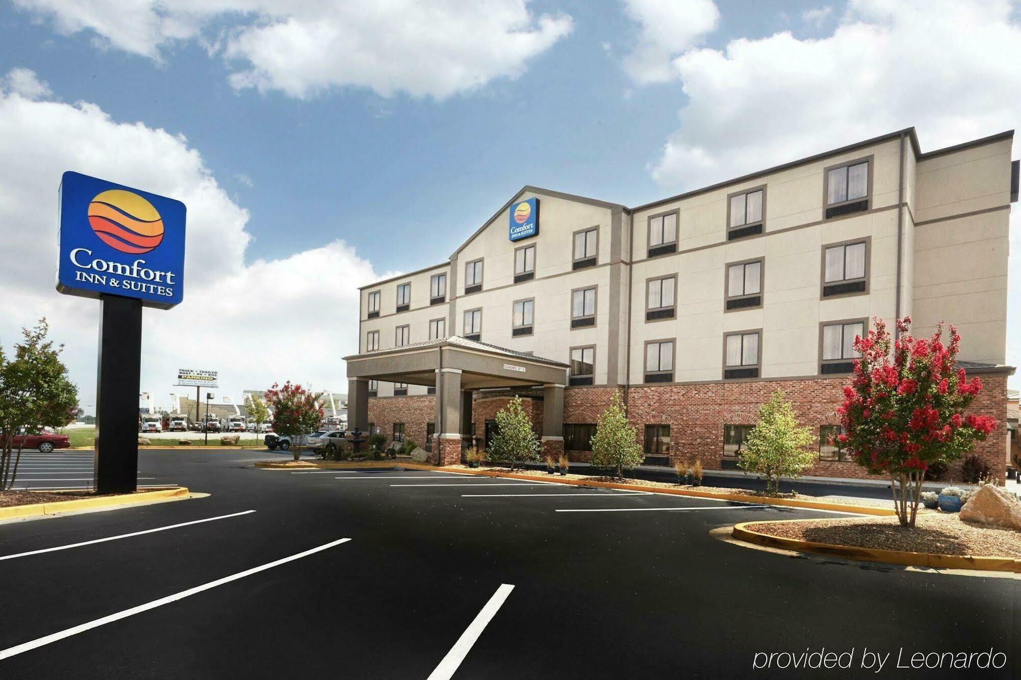 Hotel Comfort & West Near Eisenhower 3*