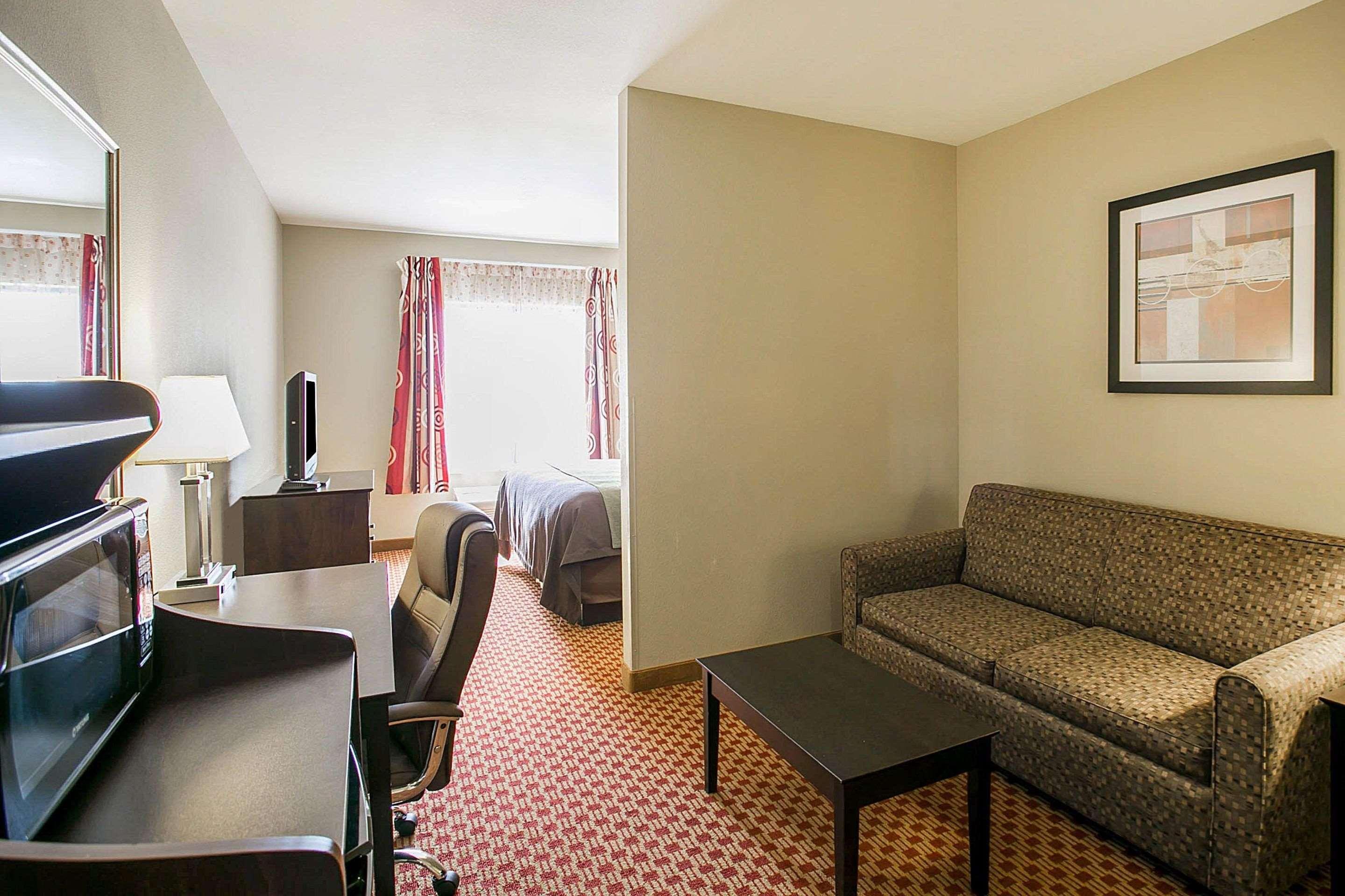 Hotel Comfort & West Near Eisenhower