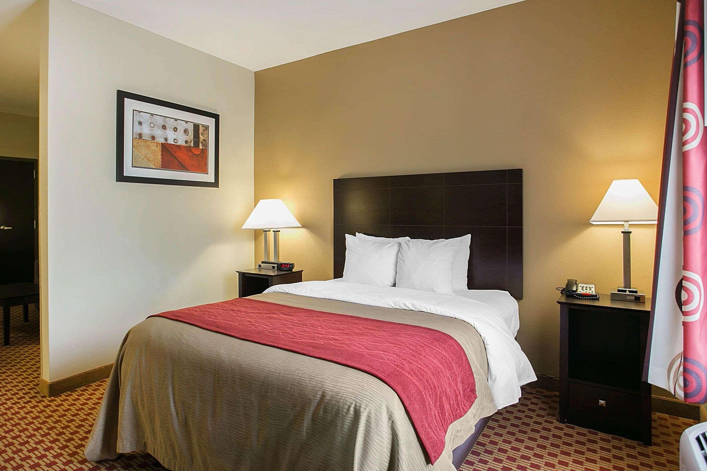 Hotel Comfort & West Near Eisenhower