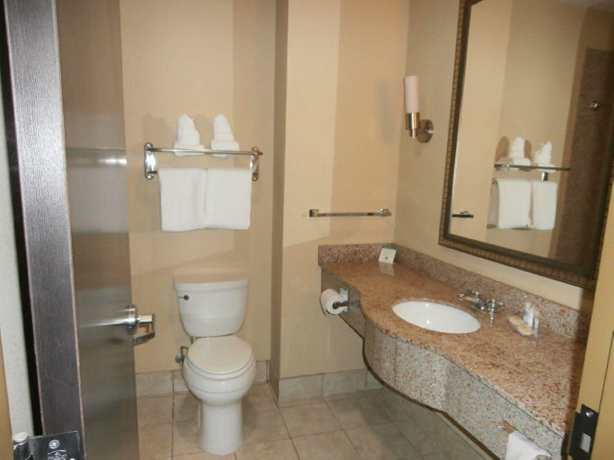 Comfort & West Near Eisenhower Hotel 3*